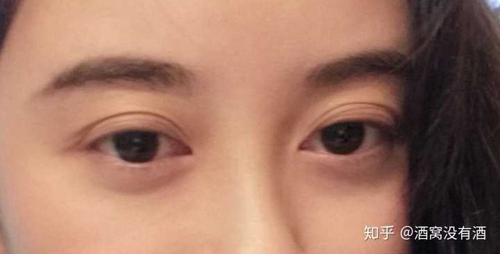 妈呀这张眼皮层数不一样还显得眼睛一大一小我哭了(;(;`) 溜了溜了