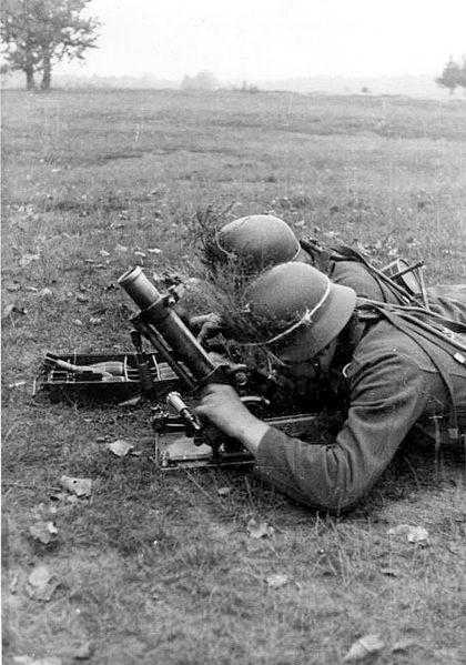 50mm左右口径的小迫击炮,二战中一点也不少,但除了掷弹筒在国内都没