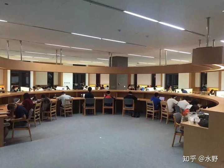 北京邮电大学的图书馆或教室环境如何?是否适合上自习