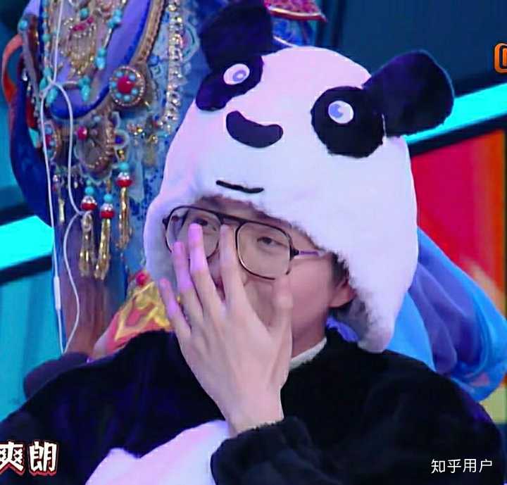毛不易 手真的绝美 比例刚刚好,让人看上去很舒服,而且超级白,因为他