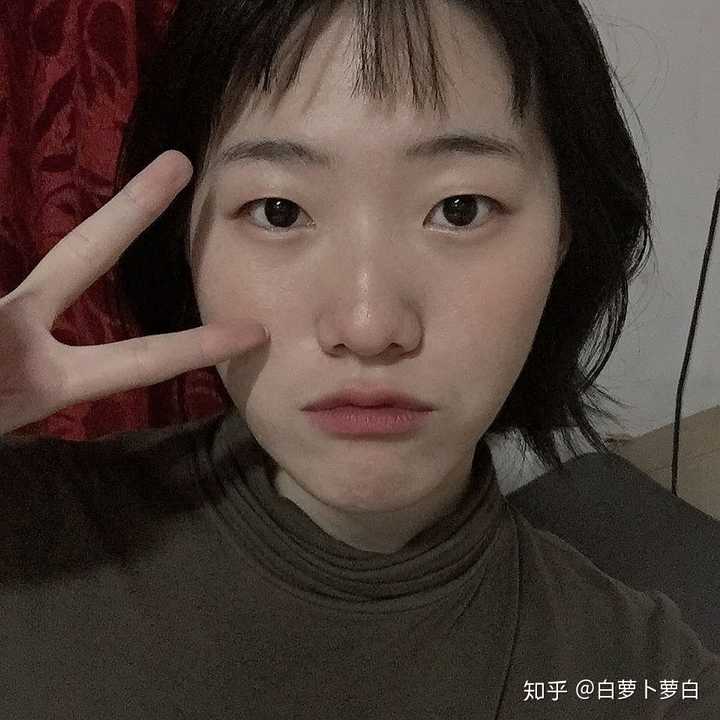 有个长得好看的单眼皮短发女朋友是什么体验?