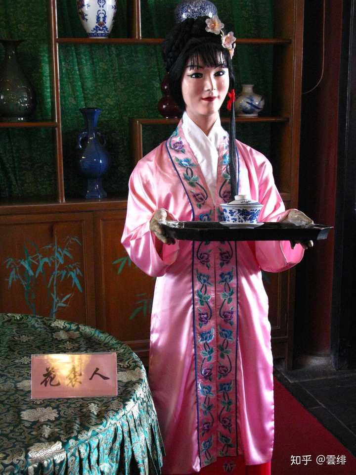 枉自温柔和顺,空云似桂如兰.堪羡优伶有福,谁知公子无缘.