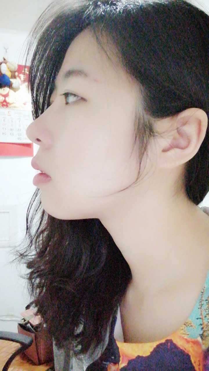 侧脸