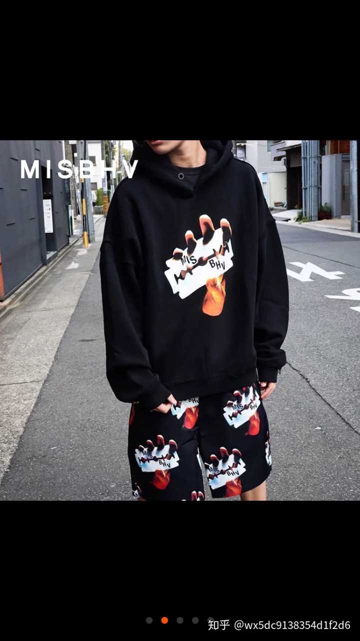 法国的maison kitsune,经典标志是小狐狸,设计很法式.