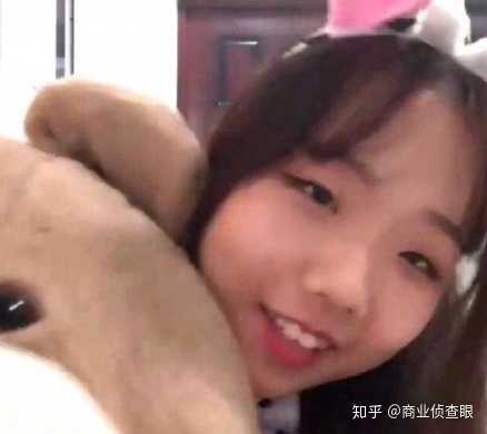 如何看待西安裸舞浆果儿事件后续,幕后拍摄者被抓?