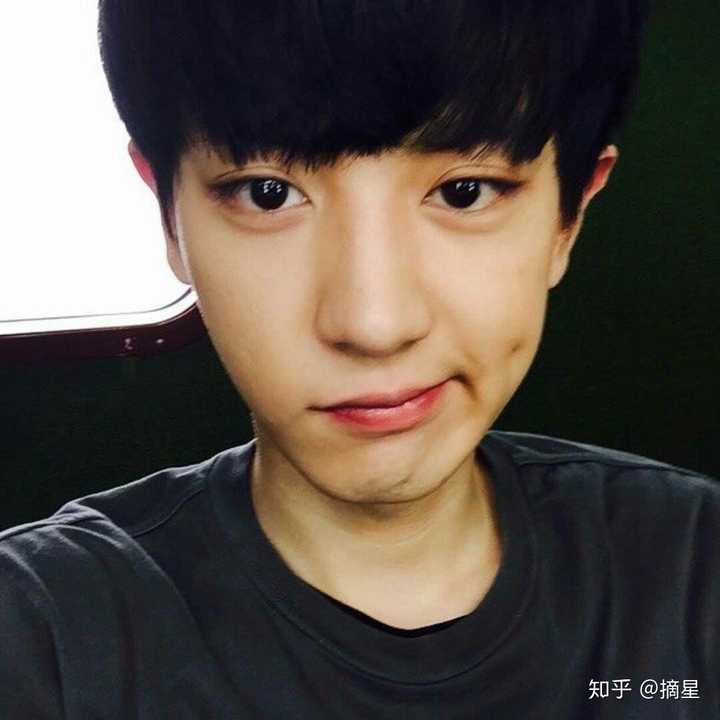 素颜灿烈(当时灿烈在拍丛林法则3 周围环境很恶劣)↓↓↓ 特别喜欢朴