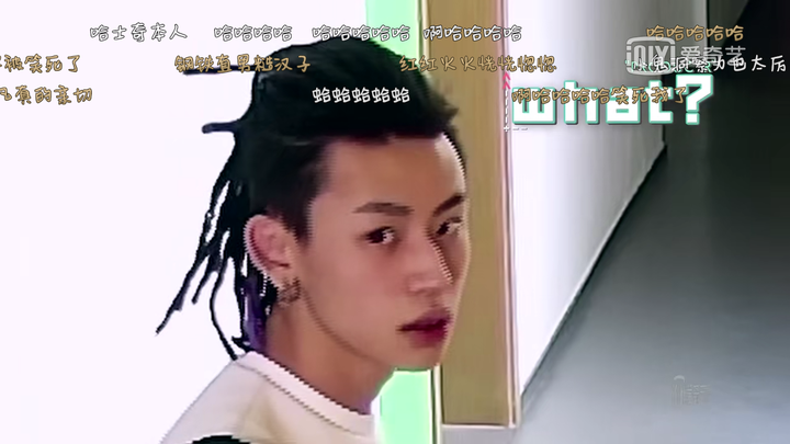 看看其他练习生的反应 一脸懵逼王子异 妈也为什么小鬼这么搞笑啊哈哈