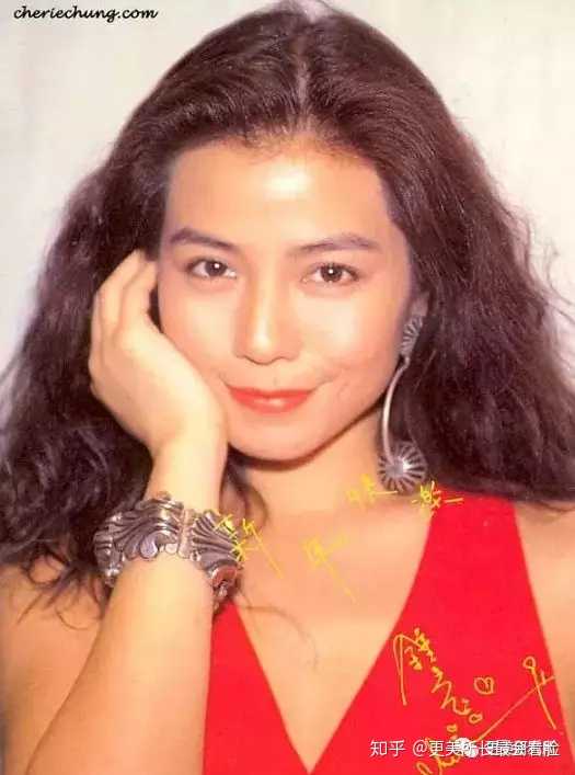 如何评价钟楚红的长相?