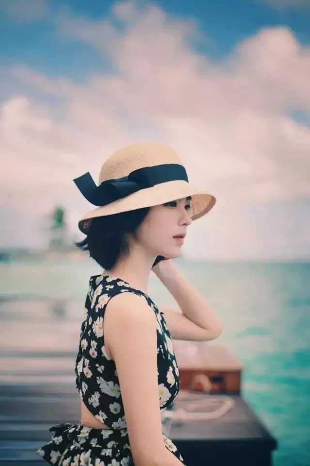 拍照时候摆什么手势,姿势或者造型可以免于剪刀手的流俗?