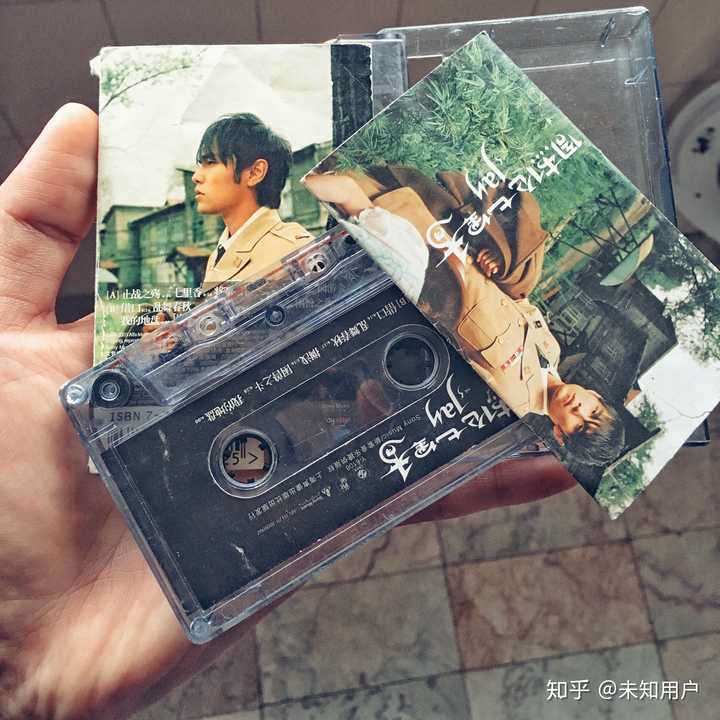 《七里香》这张专辑发布于2004年8月4日,正值 夏天.