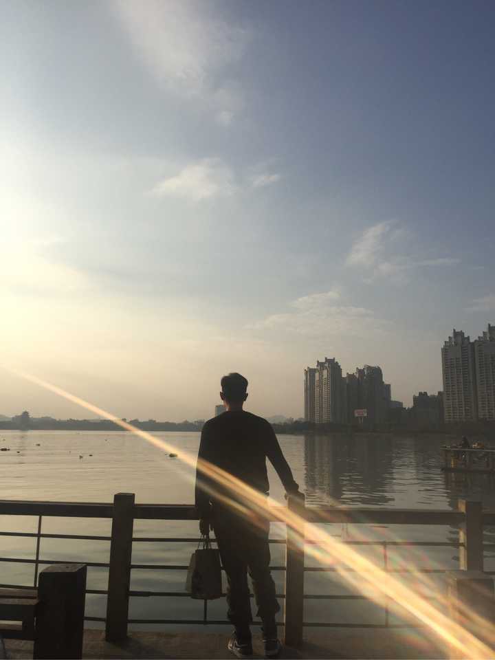 先放个背影