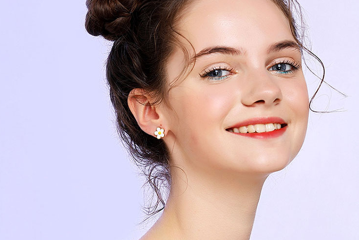 大圆脸女孩适合哪种款式的耳钉,耳环或耳坠?