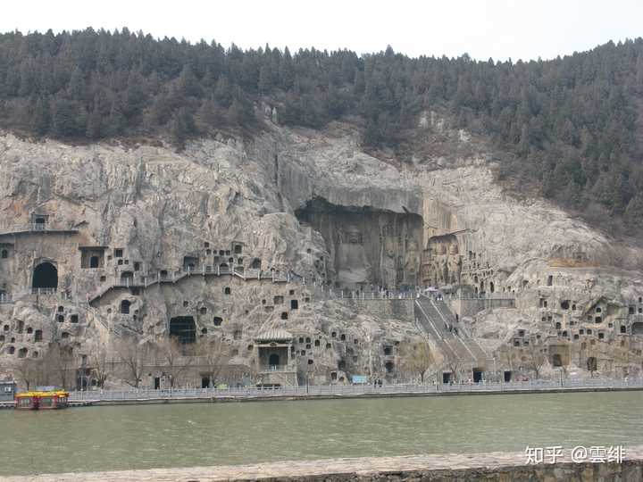 「龙门石窟」是一个什么景点,有哪些历史典故和推荐的