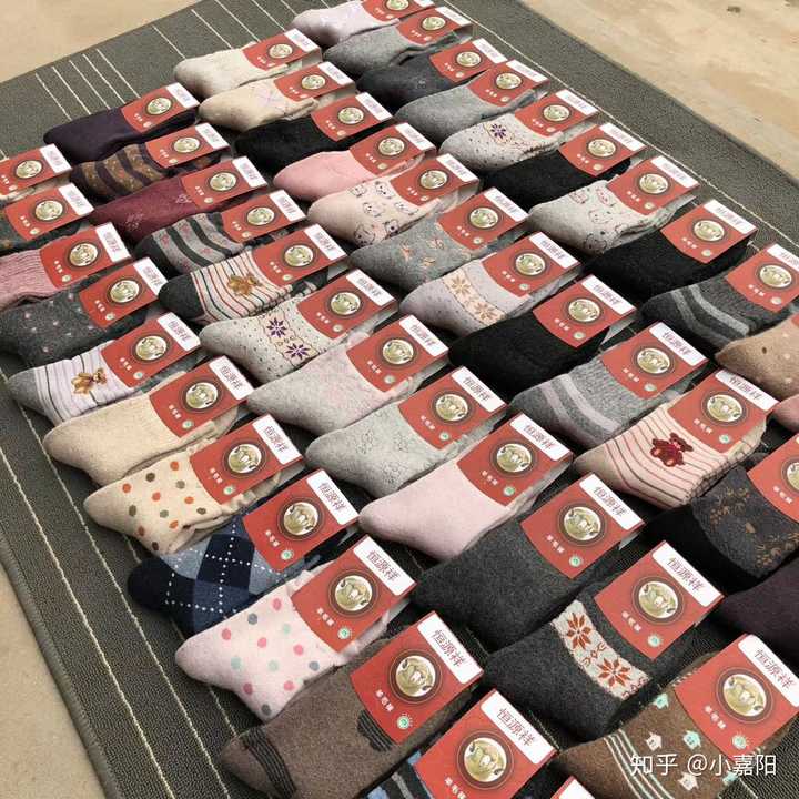 摆地摊卖袜子还有的好处是磨练人的意志和性格,得高自己的销售技巧
