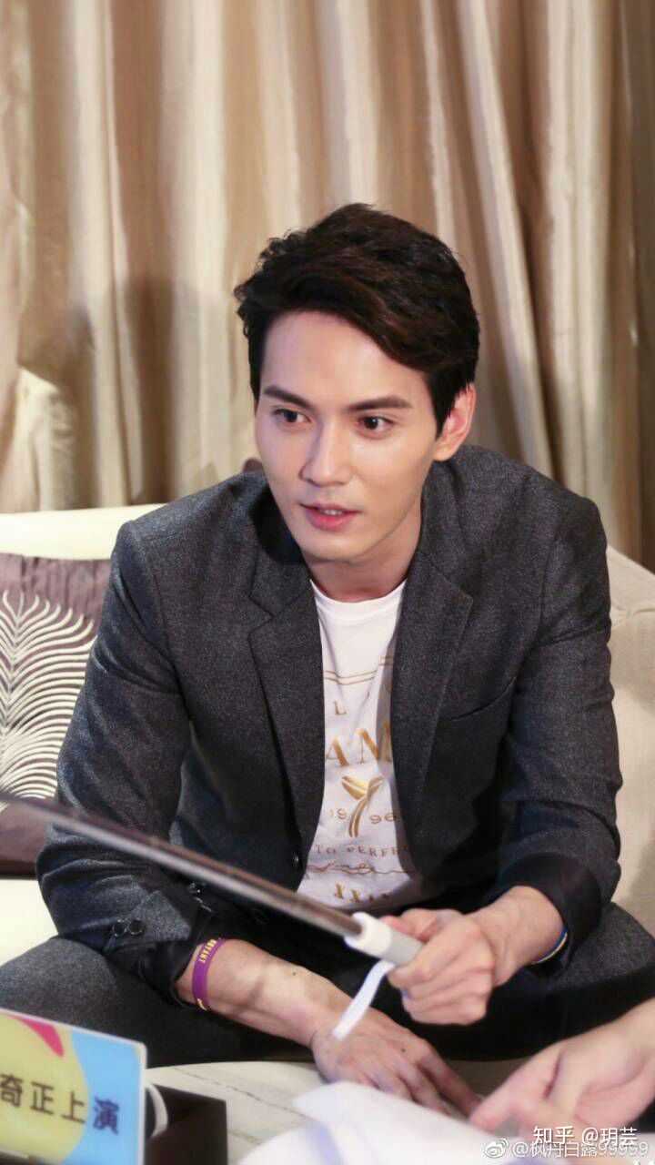 有哪些可以称为神颜的男星?