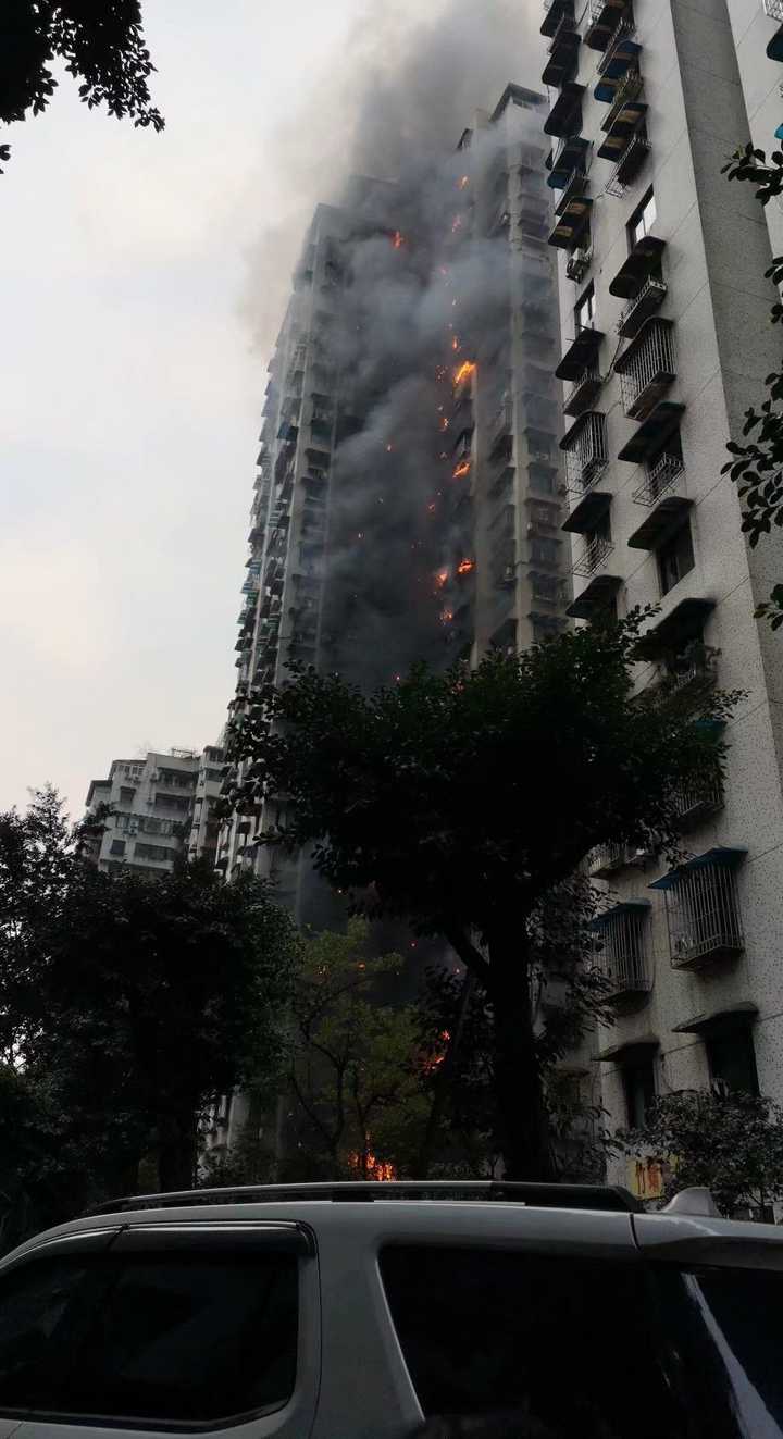 怎样评价重庆加州花园小区高层建筑电梯公寓大火失火事件,现场的情况