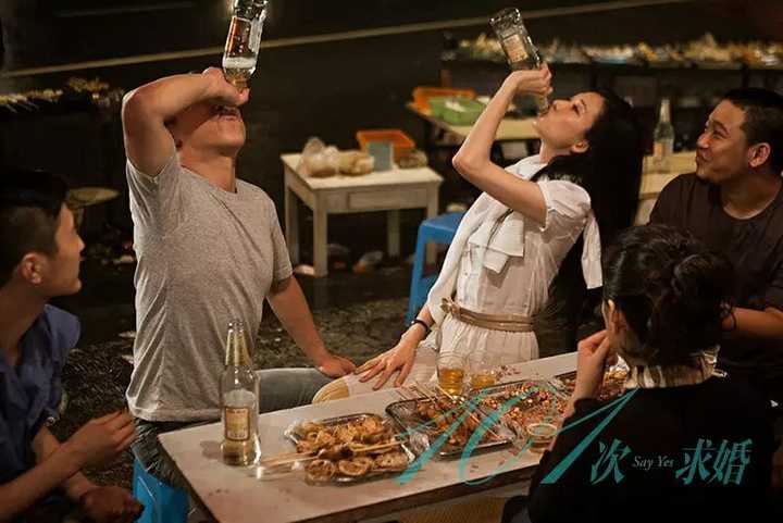 如何看待女生喝酒直接吹瓶子?