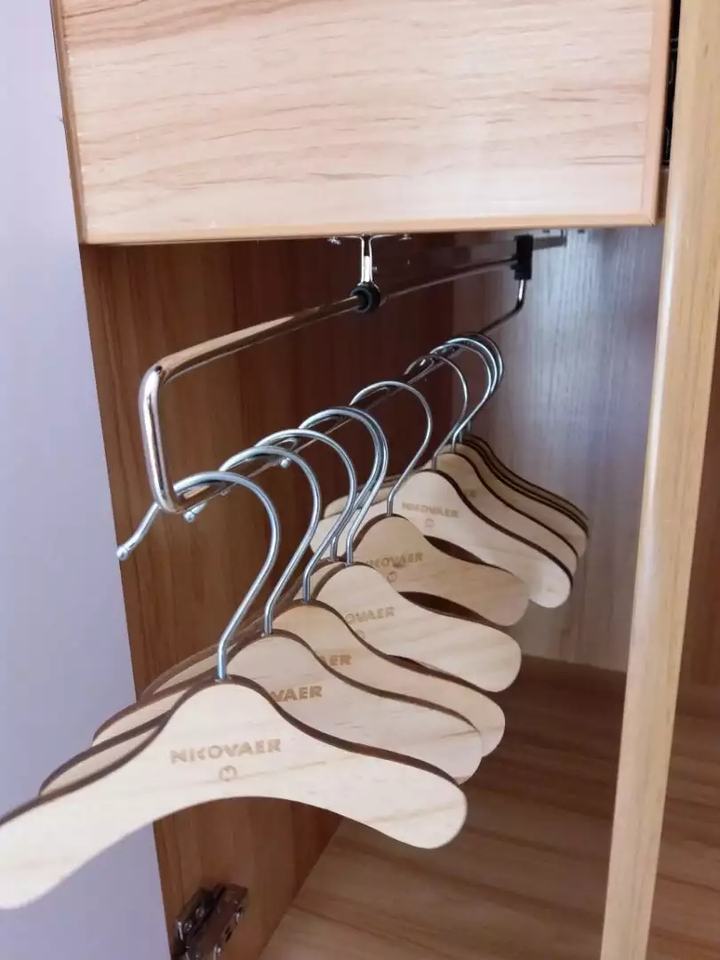 家里的衣柜太浅,衣服不能侧着挂,怎样改善呢?