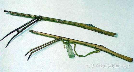 清代南亚及中亚的火器引进到中国,清朝普及了叉子火绳枪,和锤凿