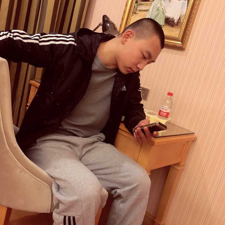 然和我谈之后就不健身了      现在肚子那么大 我天天让他去健身