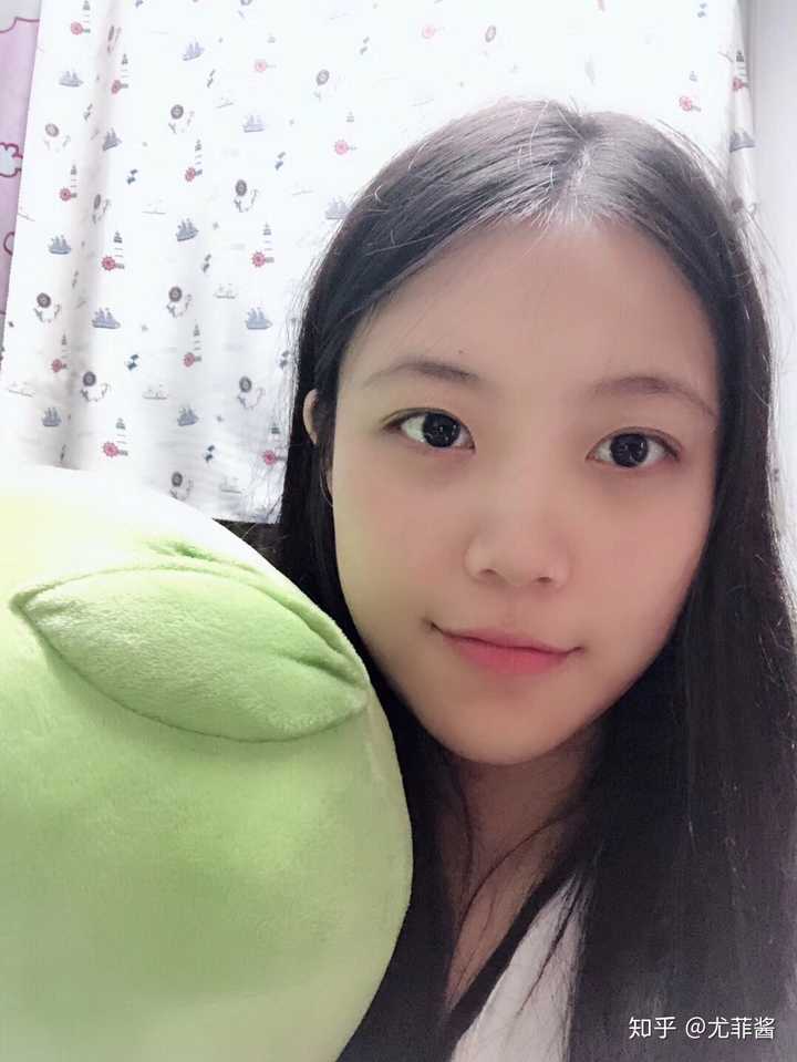 高中时素颜就好看的女生长大化妆后岂不是逆天吗?