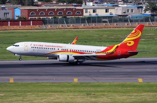 扬子江快运波音747-400全货机  他家的机队包含了10架737-300全货