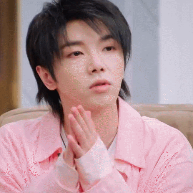 小爱唱完眼睛红红的