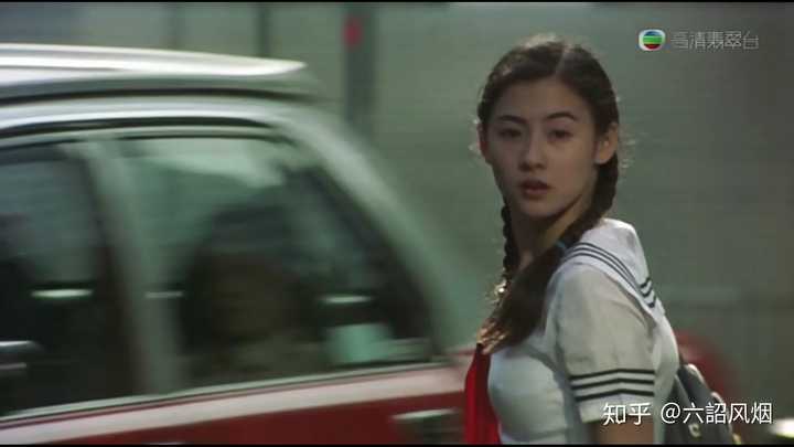 《喜剧之王》张柏芝出场回头定格的一瞬间.