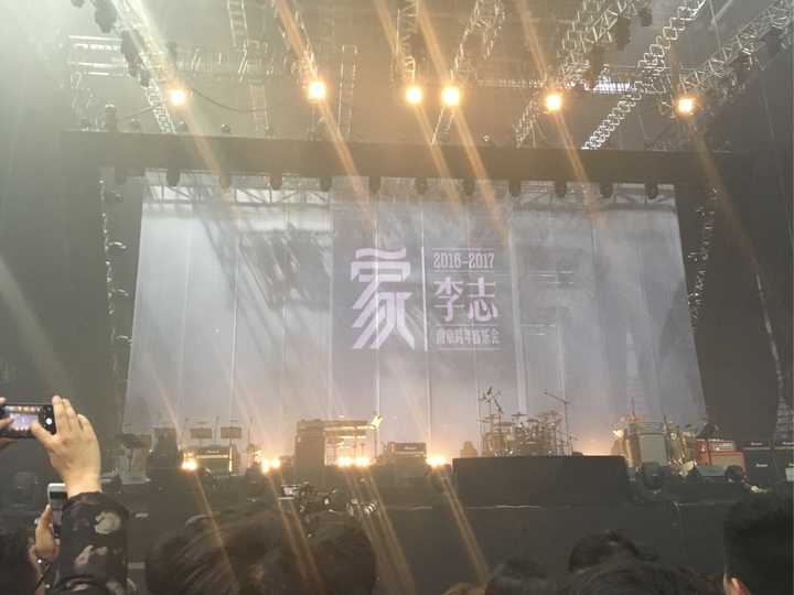 我还是更希望跨年的时候是李志…… 不管怎么样我都觉得,这次来南京