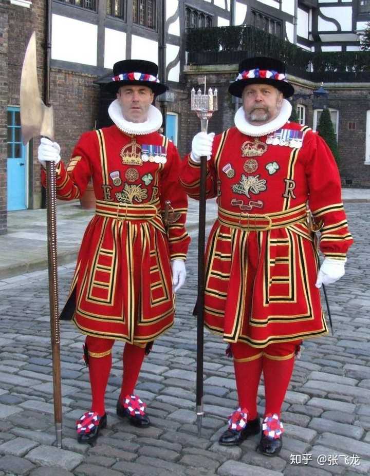 莫里斯舞的服装是英格兰传统服装,伴乐通常也是传统的英国民谣曲,历史