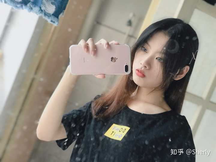 怎么看待发相机自拍原图的女生?
