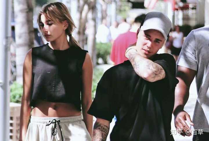 selena狂扇bieber,selenagomez素颜 justin bieber 为何放弃 selena gomez 选择了hailey