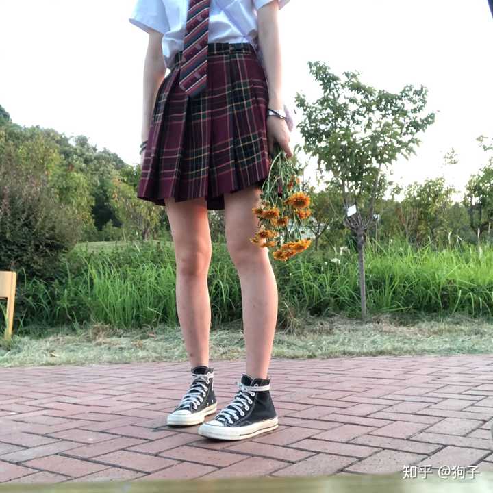 请问jk制服 水手服可以配匡威么?