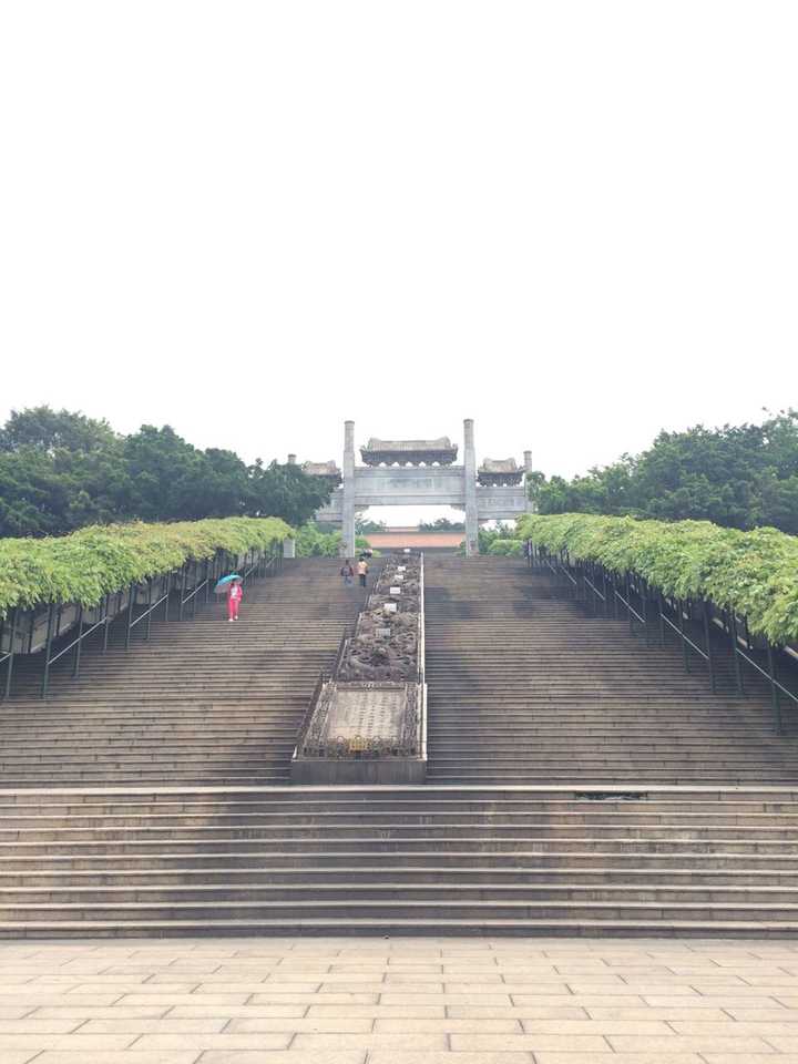 这画面的悠然自得大概除了在新闻联播里之外,就是顺德顺峰山了吧