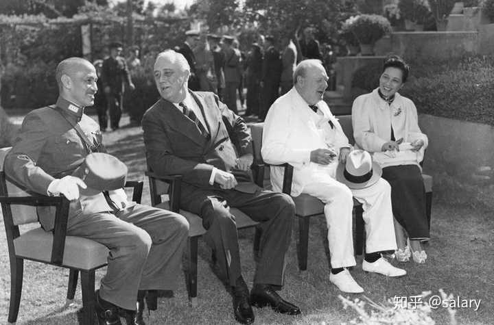 1943年开罗会议三巨头:蒋介石,罗斯福和丘吉尔.