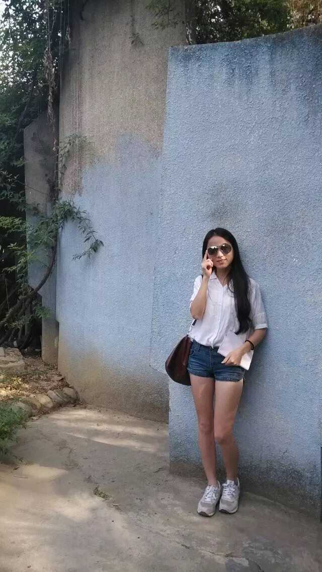 立马没那么土了(实在没有保存过脸很黄的自拍,用了他拍全身照)