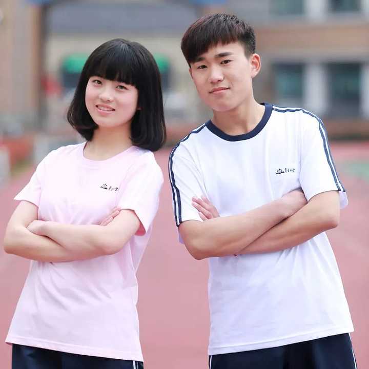 中国的校服为什么丑?