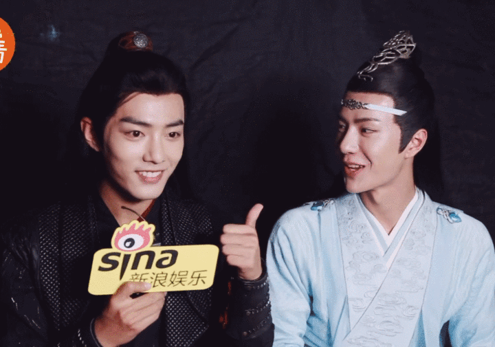 战说在天上呢 然后指了指天    粉丝自己脑补说天上=天天向上=王一博