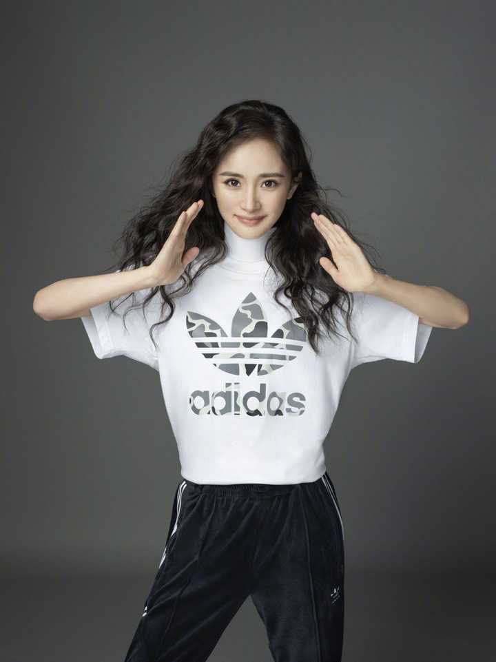 如何看待杨幂代言adidas三叶草?