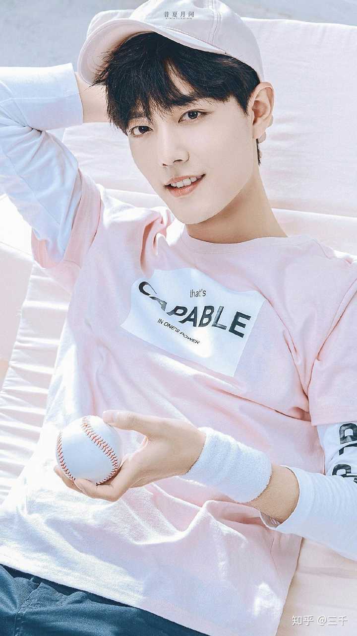 想要肖战的照片,无水印的哦?