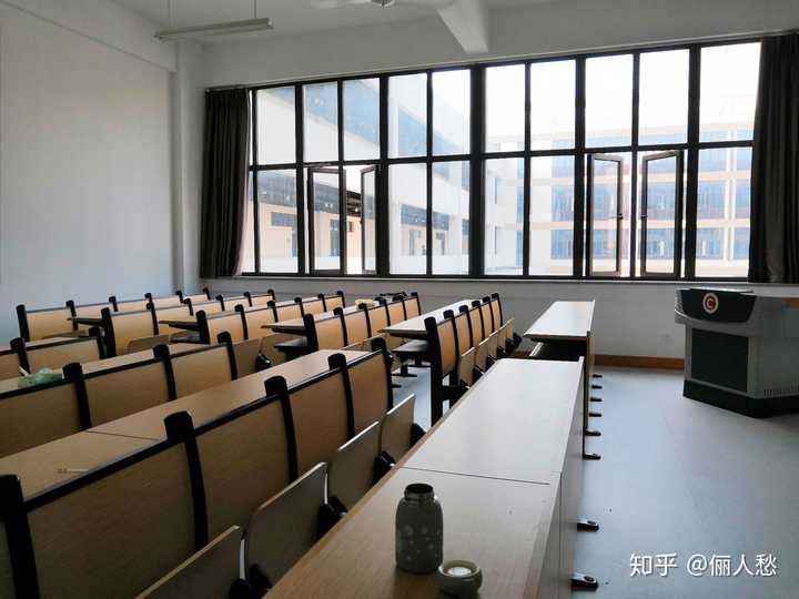 常州大学的宿舍条件如何?校区内有哪些生活设施?