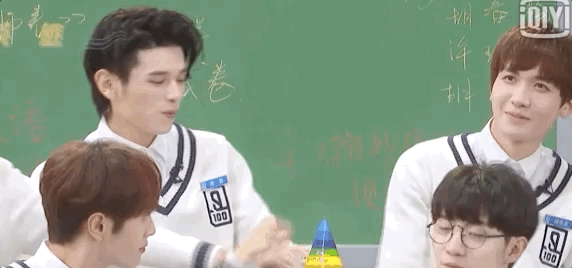 青你还有个关联节目叫青春艺能学院,一二两期都有姚弛