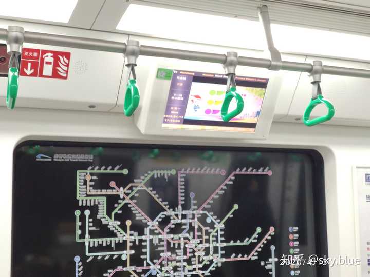 如何评价北京地铁6号线新增设的「魔窗」系统(玻璃窗led导乘屏)?