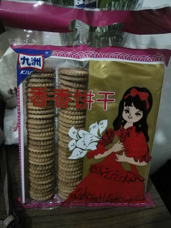 我家住在安徽宿州,我们这有个非常出名的饼干叫香香饼干.