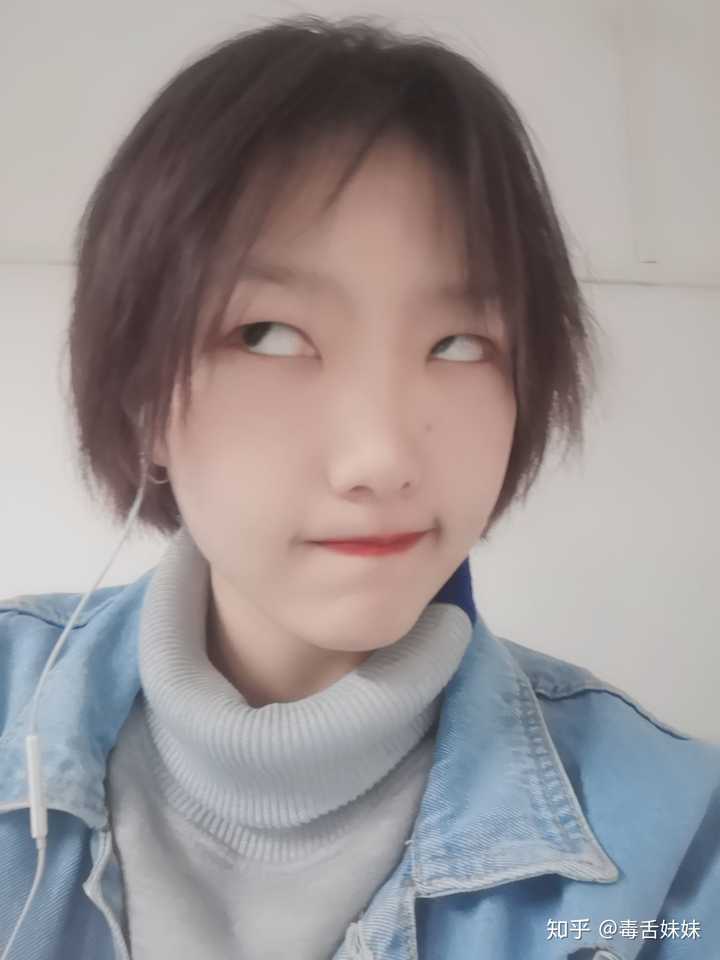 今年你拍过的最沙雕的自拍或照片?