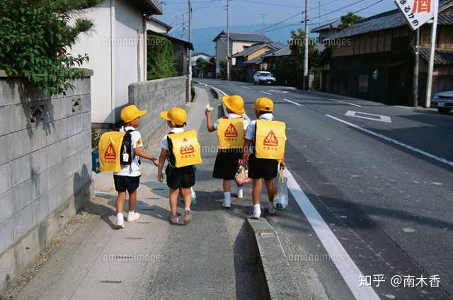 在日本为什么放心让小学生自己上下学?