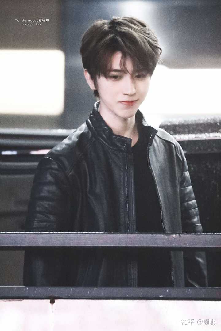 有没有什么好看一点的蔡徐坤壁纸?
