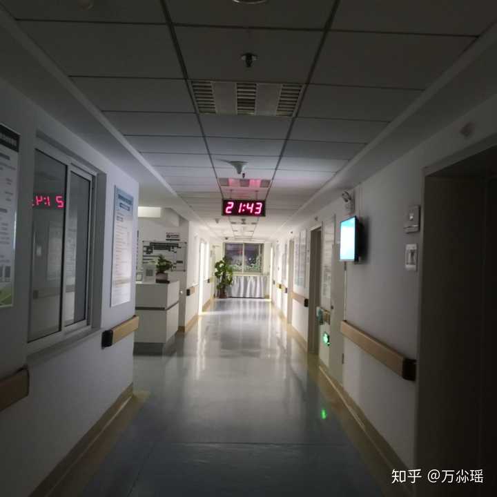 从手术室出来回到病房,还没有吃饭.