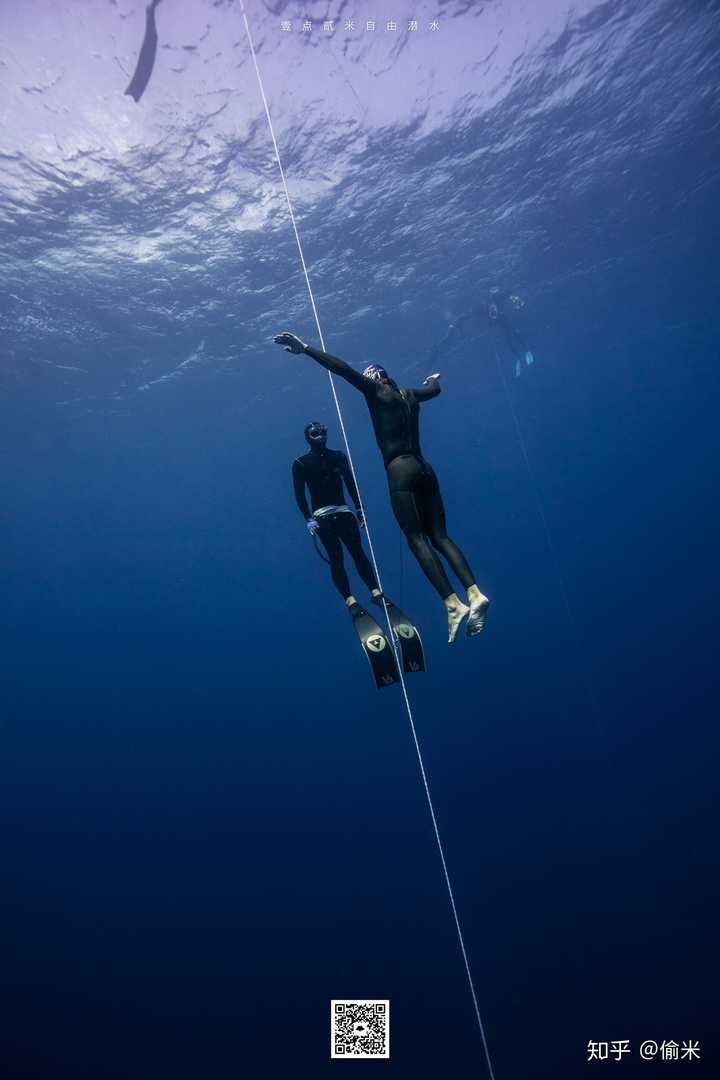 为什么自由潜水最大深度有几百米,而水肺潜水最大深度