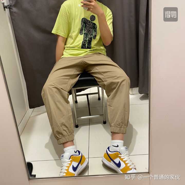 172的男生穿这双鞋子怎么搭配衣服裤子?